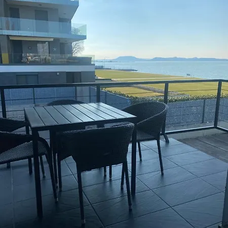 Hullam Panorama & Jacuzzi Апартаменты *