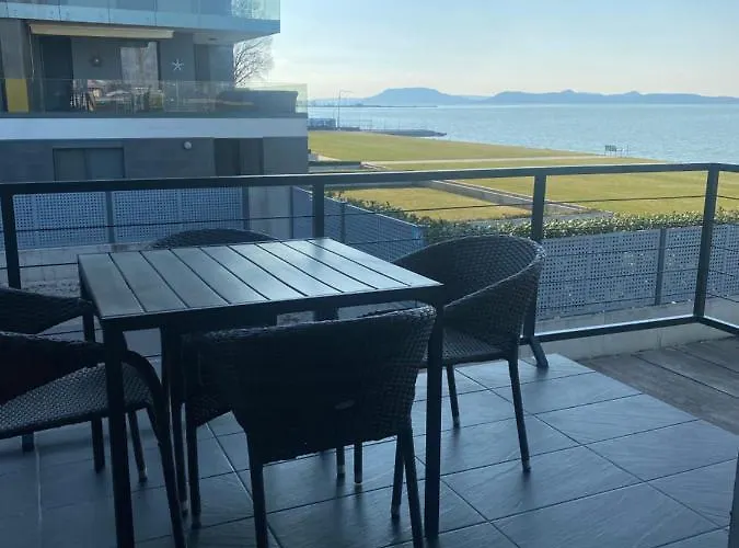 Hullam Panorama & Jacuzzi Apartament *