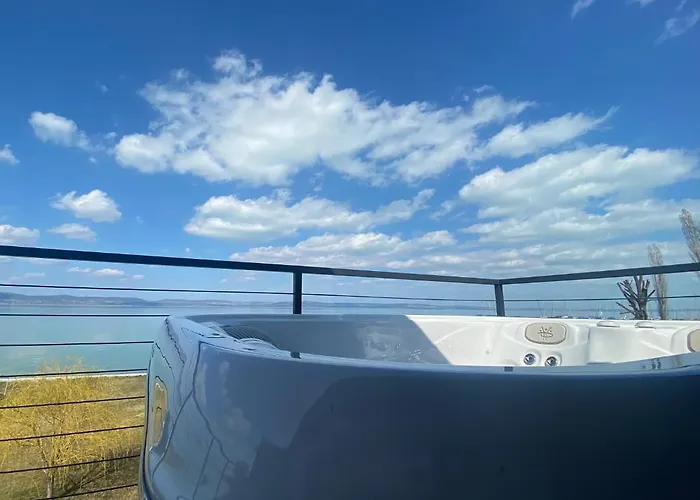 Hullam Panorama & Jacuzzi Balatonlelle