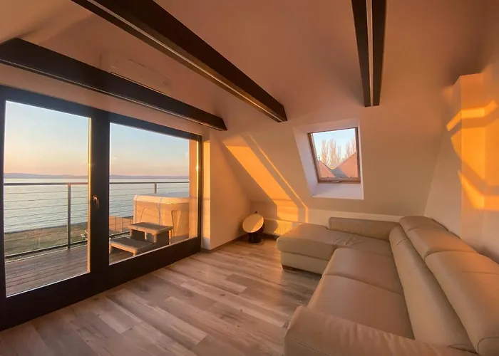 Hullam Panorama & Jacuzzi